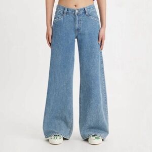 Levi's - Women's High Rise Straight Leg Relaxed
Jean Take Chances